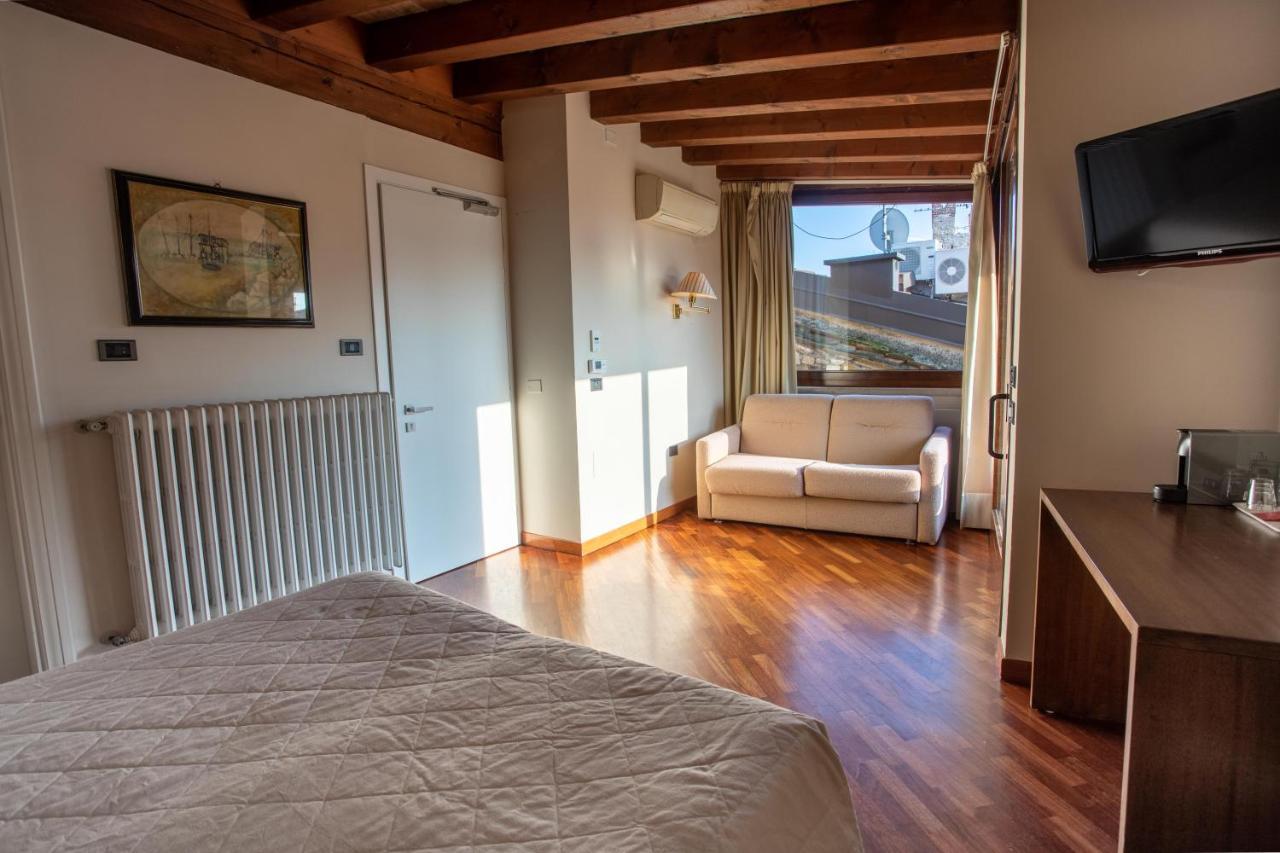 Hotel Degli Oleandri Sirmione Bagian luar foto