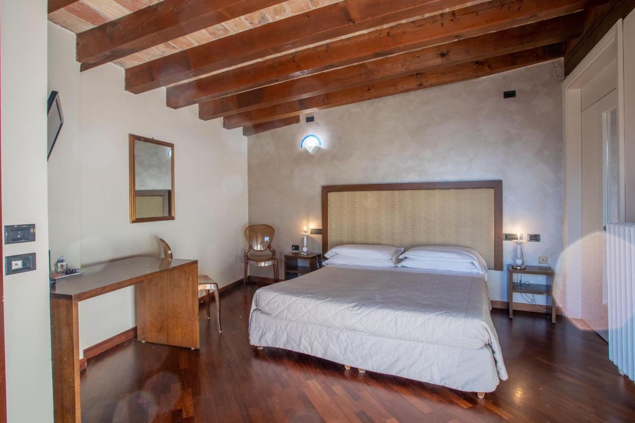 Hotel Degli Oleandri Sirmione Bagian luar foto