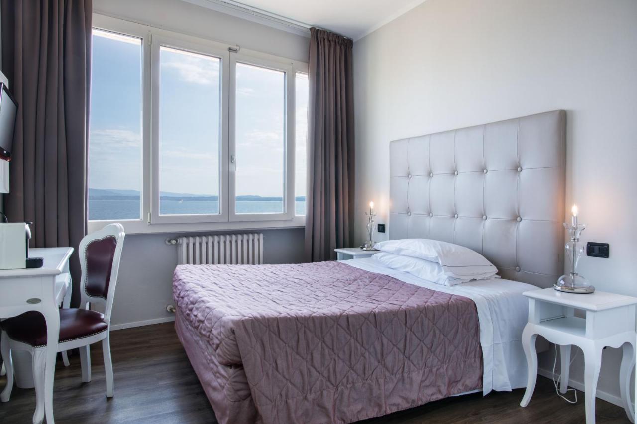 Hotel Degli Oleandri Sirmione Bagian luar foto
