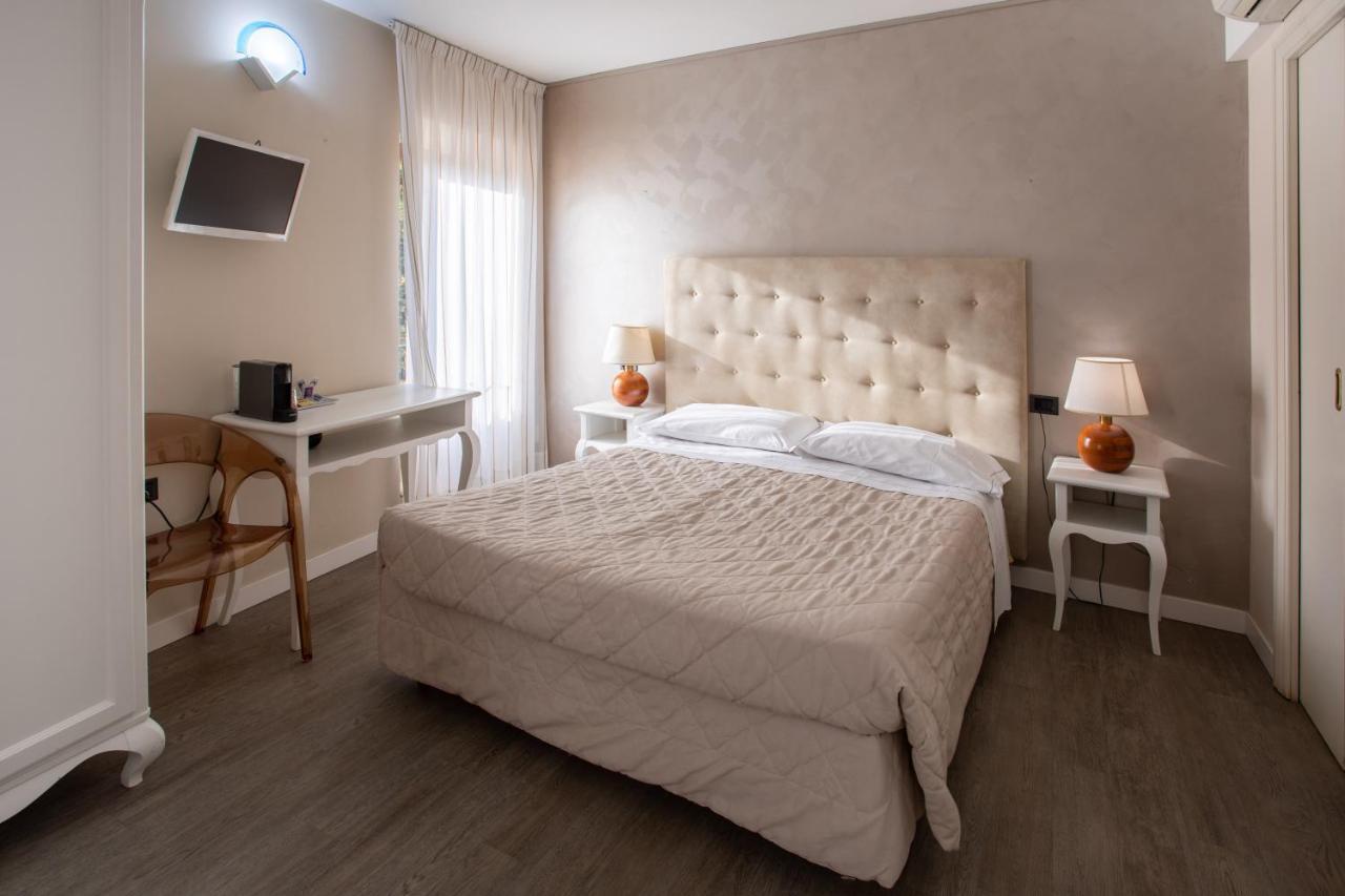 Hotel Degli Oleandri Sirmione Bagian luar foto