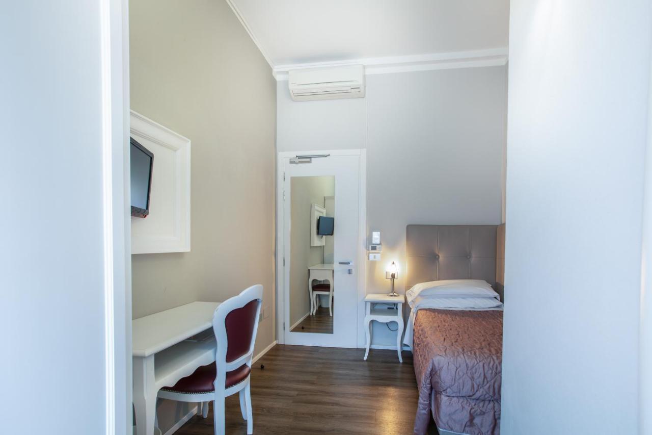 Hotel Degli Oleandri Sirmione Bagian luar foto