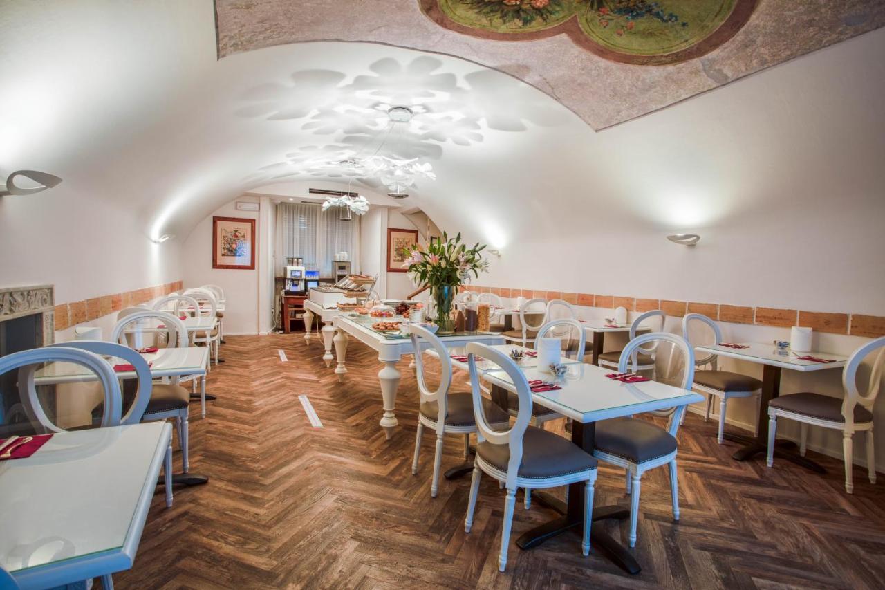 Hotel Degli Oleandri Sirmione Bagian luar foto